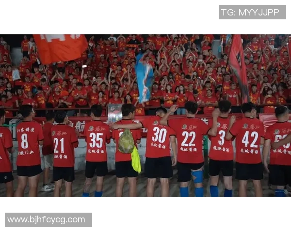 2018年足球球星齐聚拜年送祝福 展现绿茵场外的温暖与激情