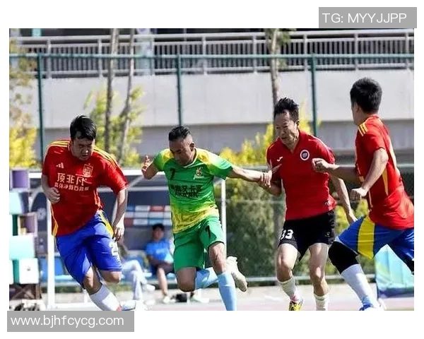 34号足球球星闪耀绿茵场展现非凡实力引领球队再创辉煌传奇