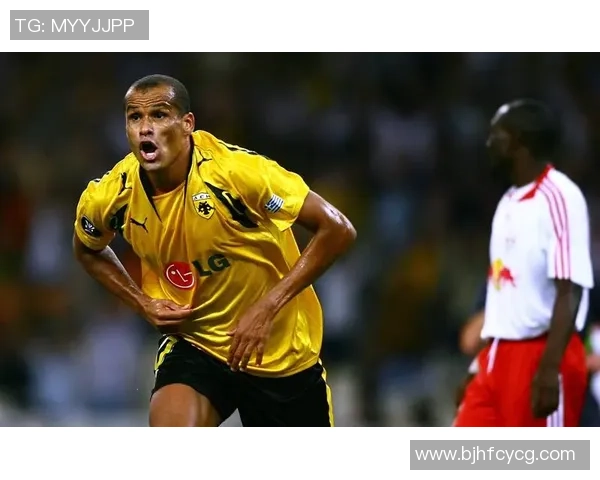 《超级足球星TXT：从草根少年到世界足坛巅峰的传奇征途》