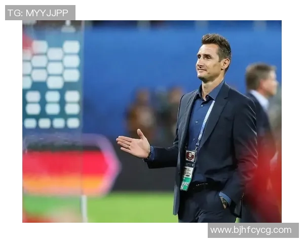 克洛泽传奇球星贴纸解析：足球巨星的成长历程与辉煌时刻